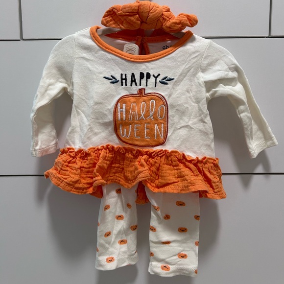 First Halloween outfit - Picture 1 of 3